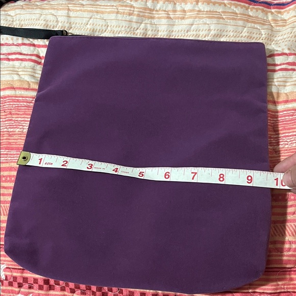 Gucci Luxurious Purple Velvet Beauty Bag - Picture 6 of 11